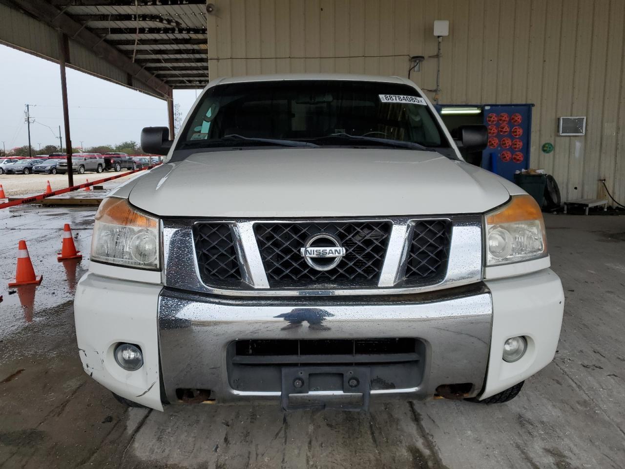 2010 Nissan Titan - Image 5