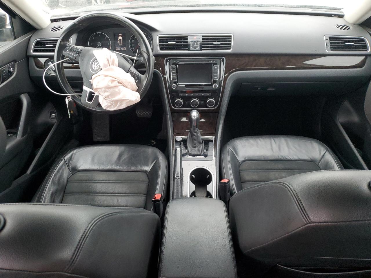 2014 Volkswagen Passat - Image 8