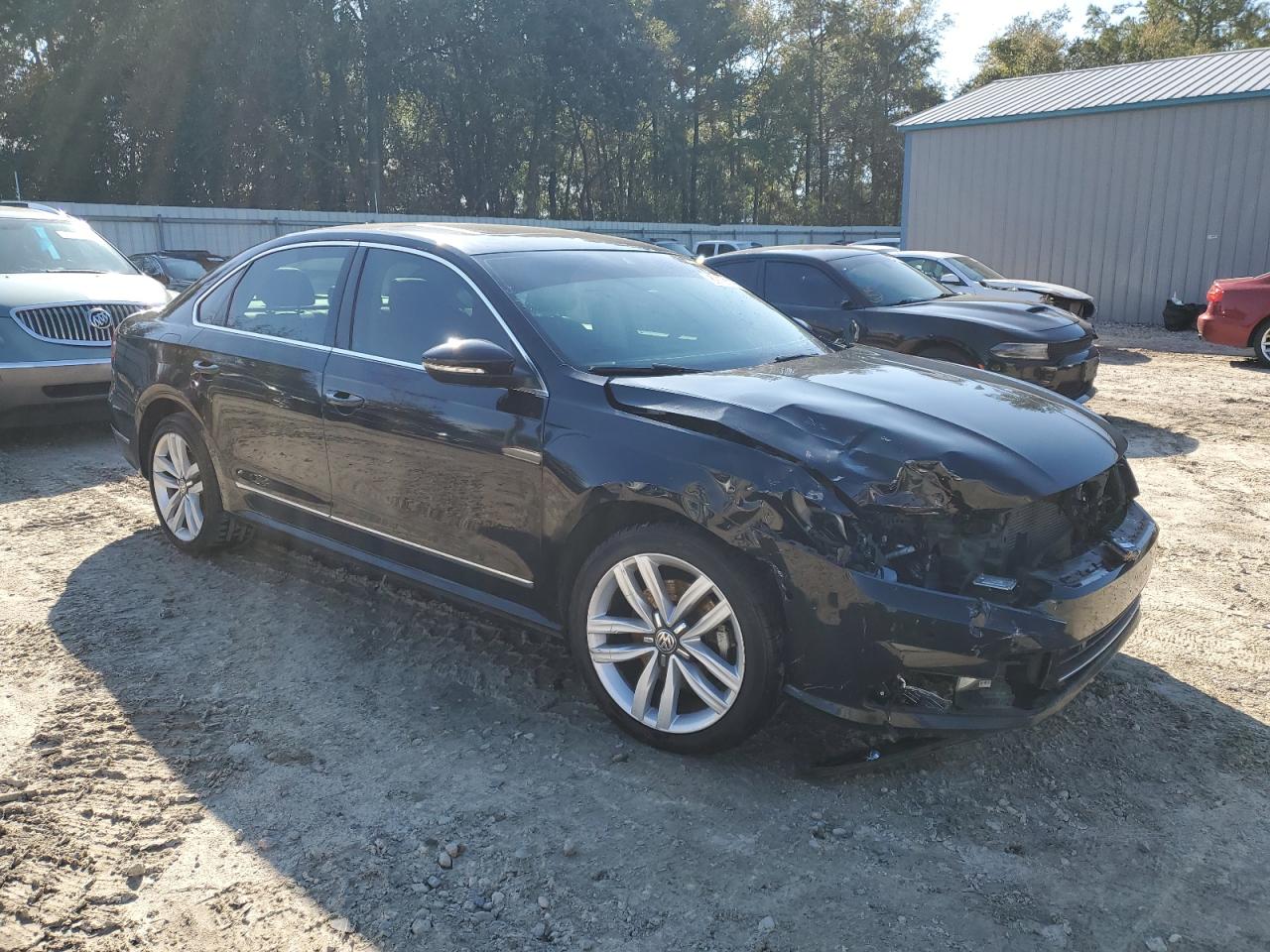 2017 Volkswagen Passat - Image 4