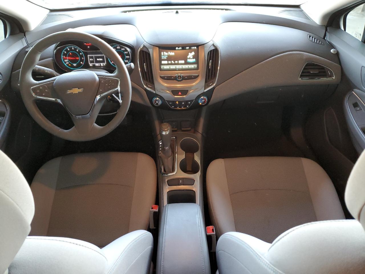 2018 Chevrolet Cruze - Image 8