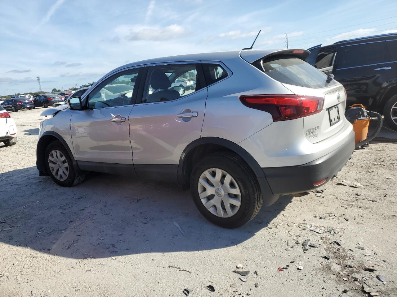 2018 Nissan Rogue - Image 2