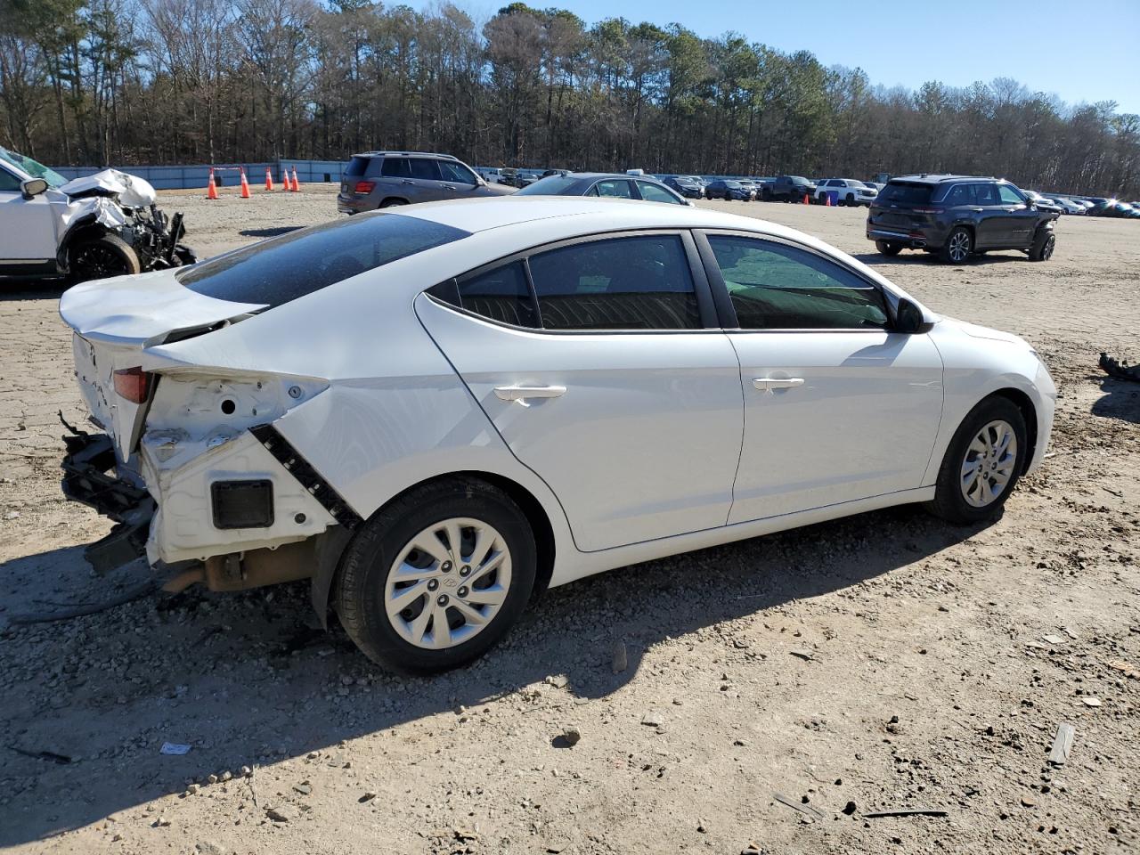 2019 Hyundai Elantra - Image 3