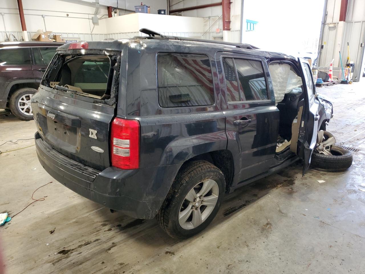 VIN 1C4NJRFB6ED658955 2014 JEEP PATRIOT no.3