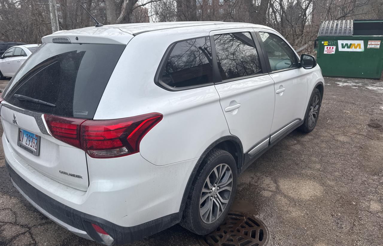2016 Mitsubishi Outlander - Image 4