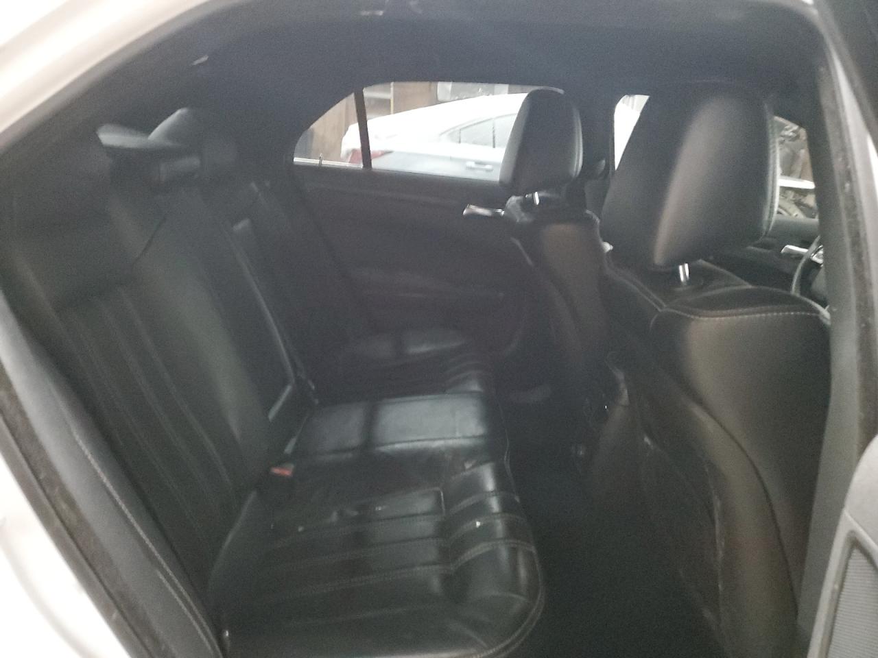 2014 Chrysler 300 - Image 10