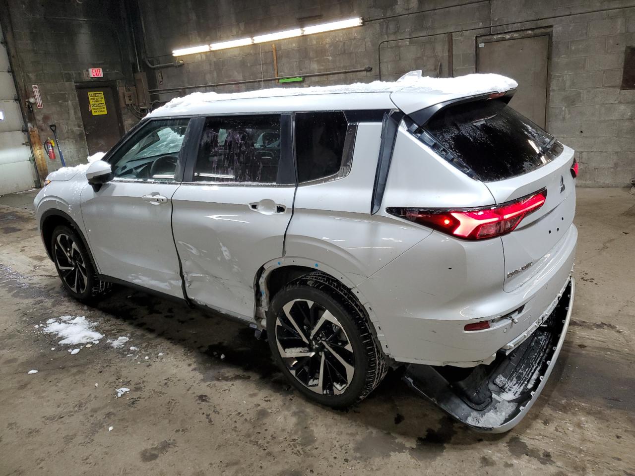 2024 Mitsubishi Outlander - Image 2