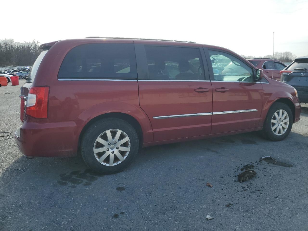 2015 Chrysler Town & Country - Image 3