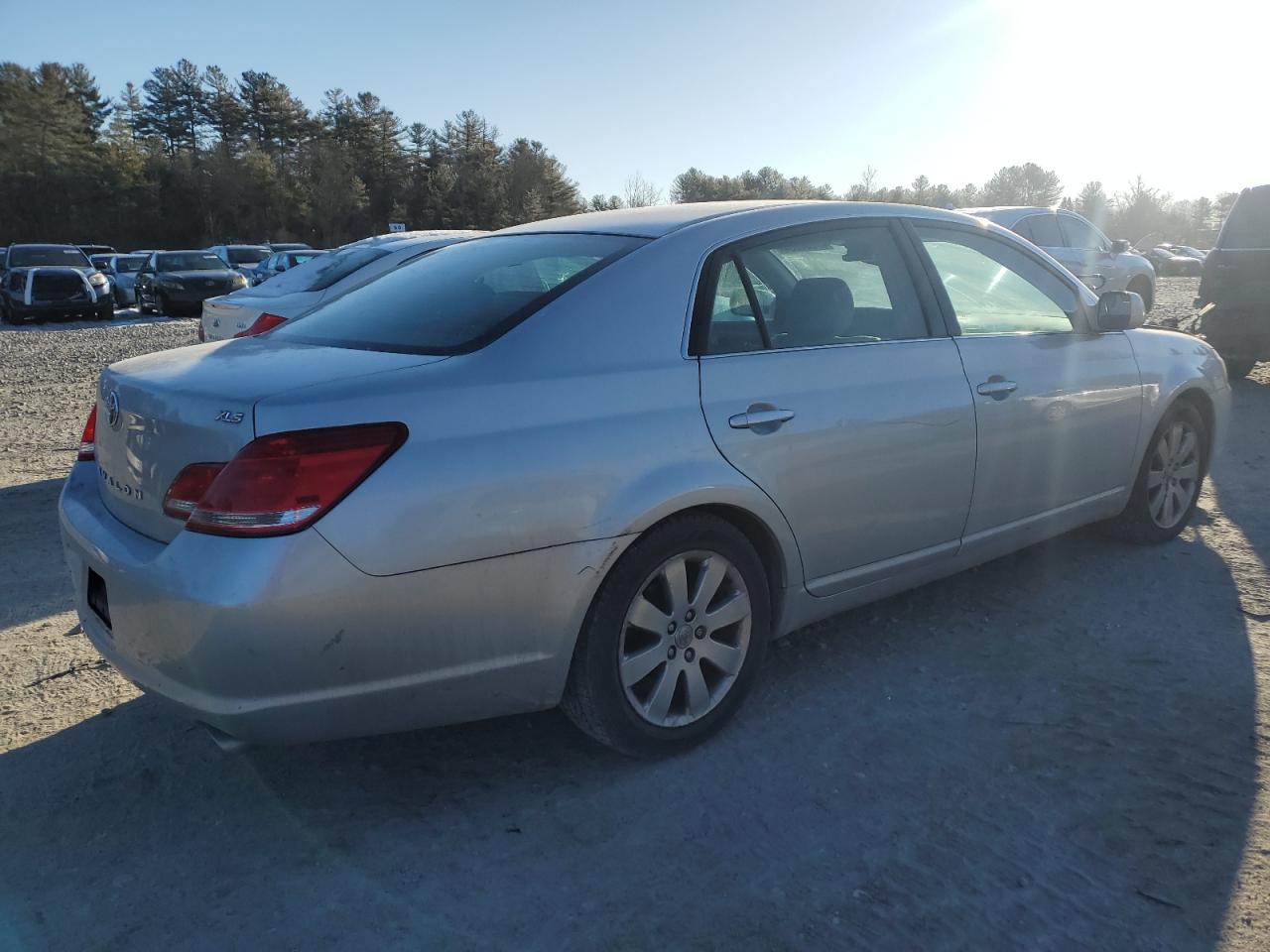 2005 Toyota Avalon - Image 3