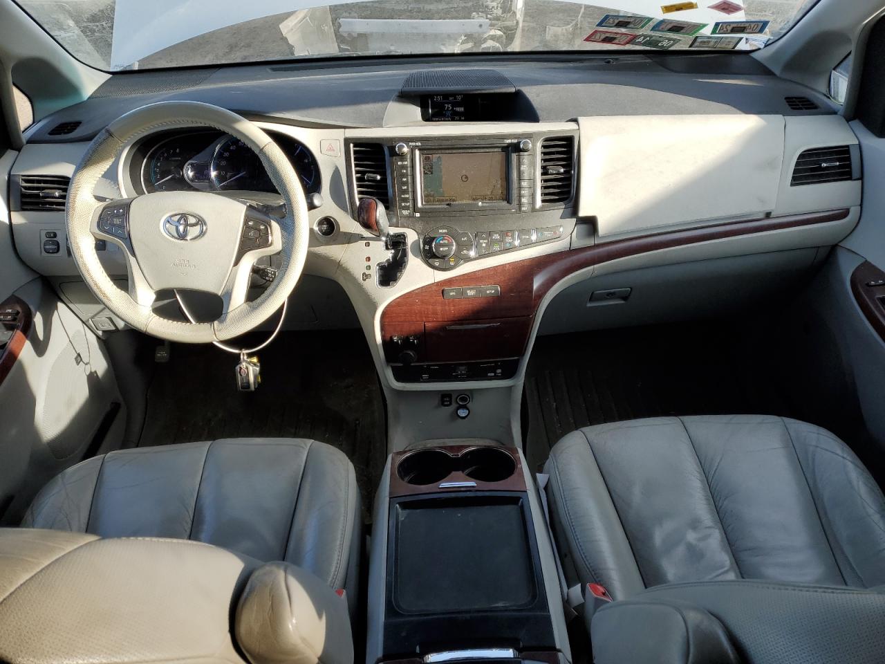 2011 Toyota Sienna - Image 8