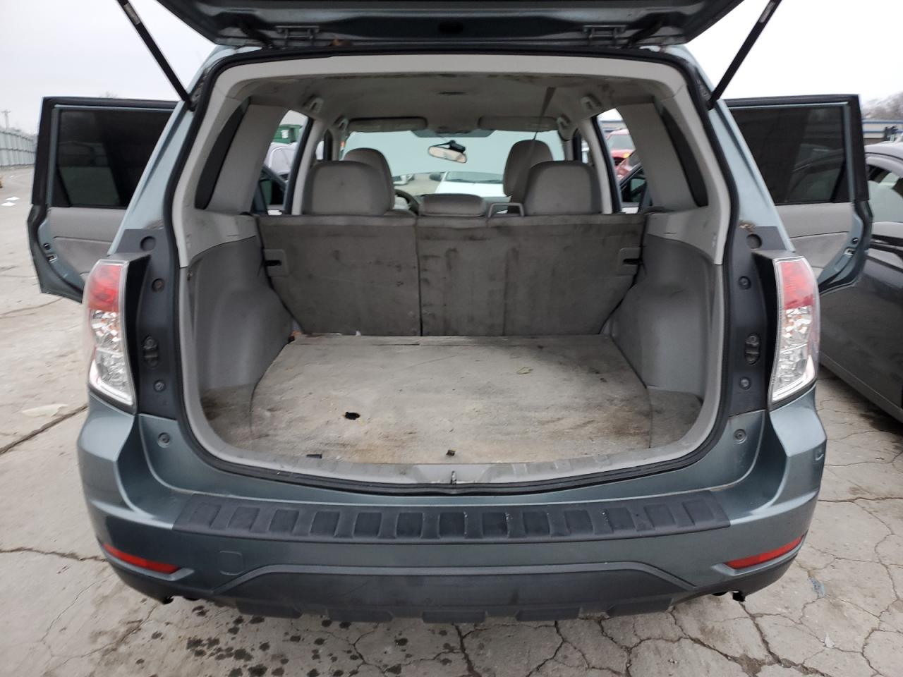 2010 Subaru Forester - Image 13
