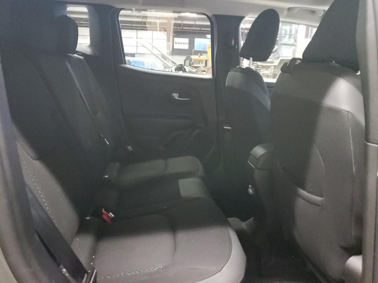 2020 Jeep Renegade - Image 11