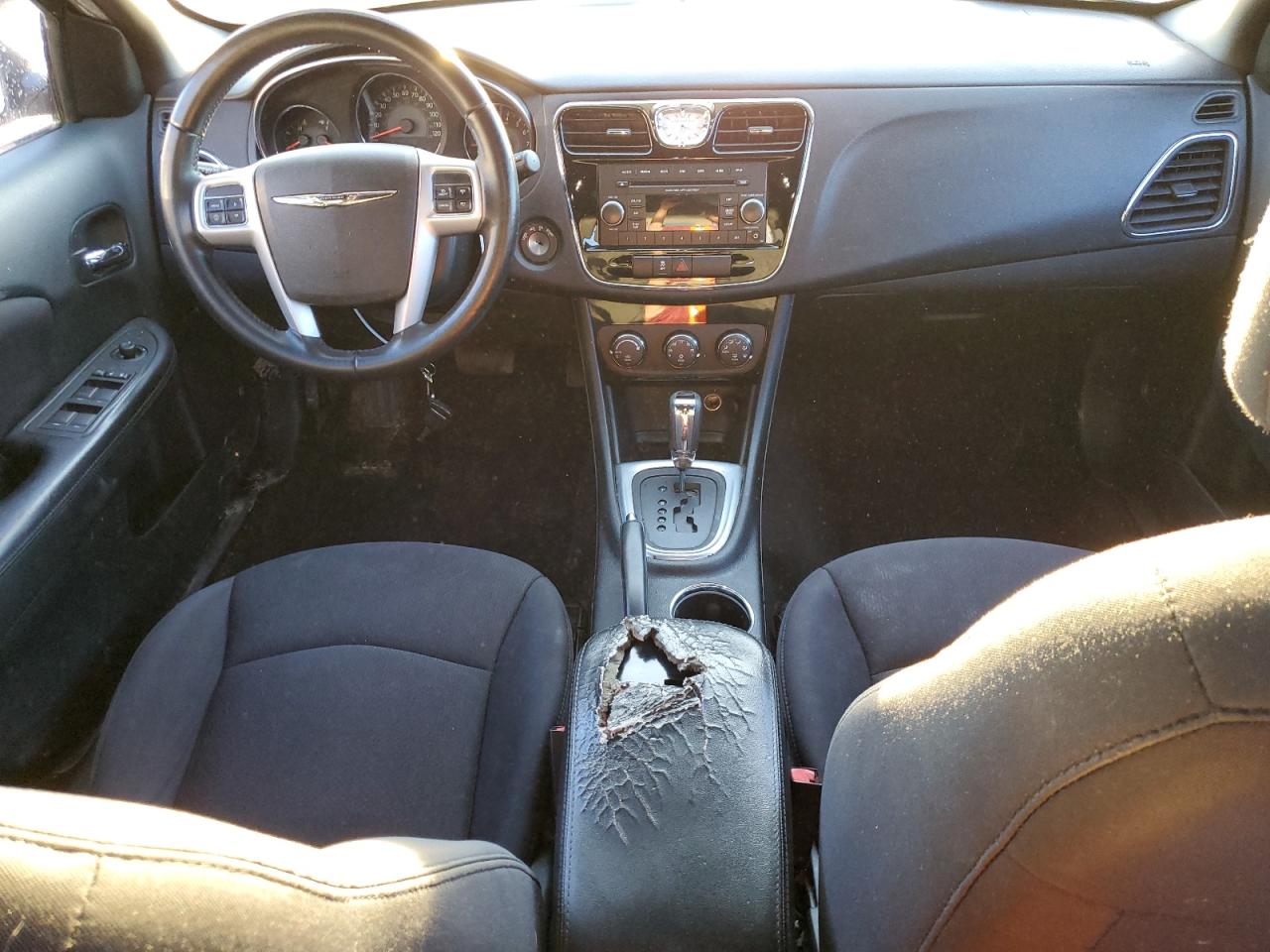 2013 Chrysler 200 - Image 8