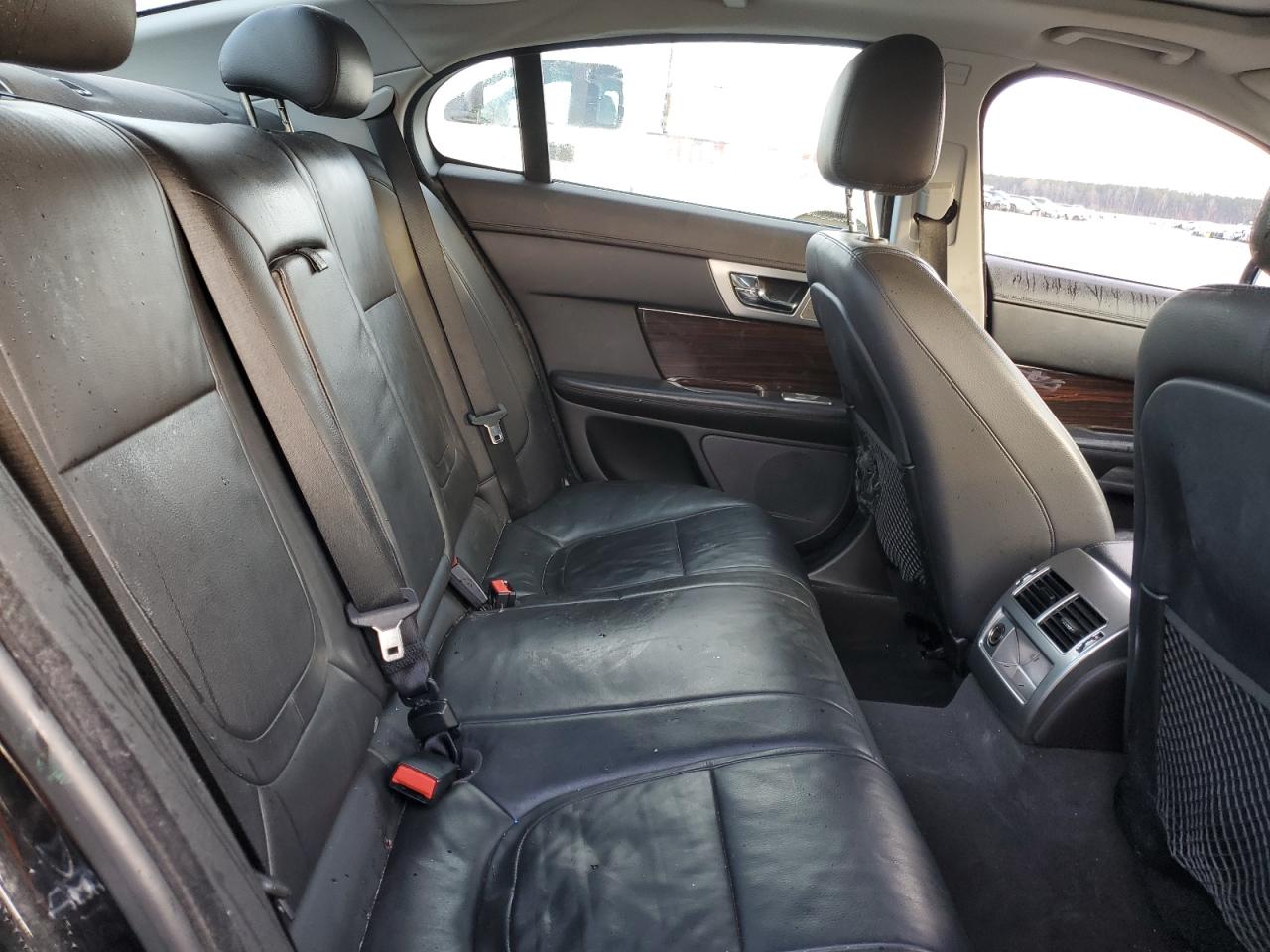 2013 Jaguar XF - Image 10