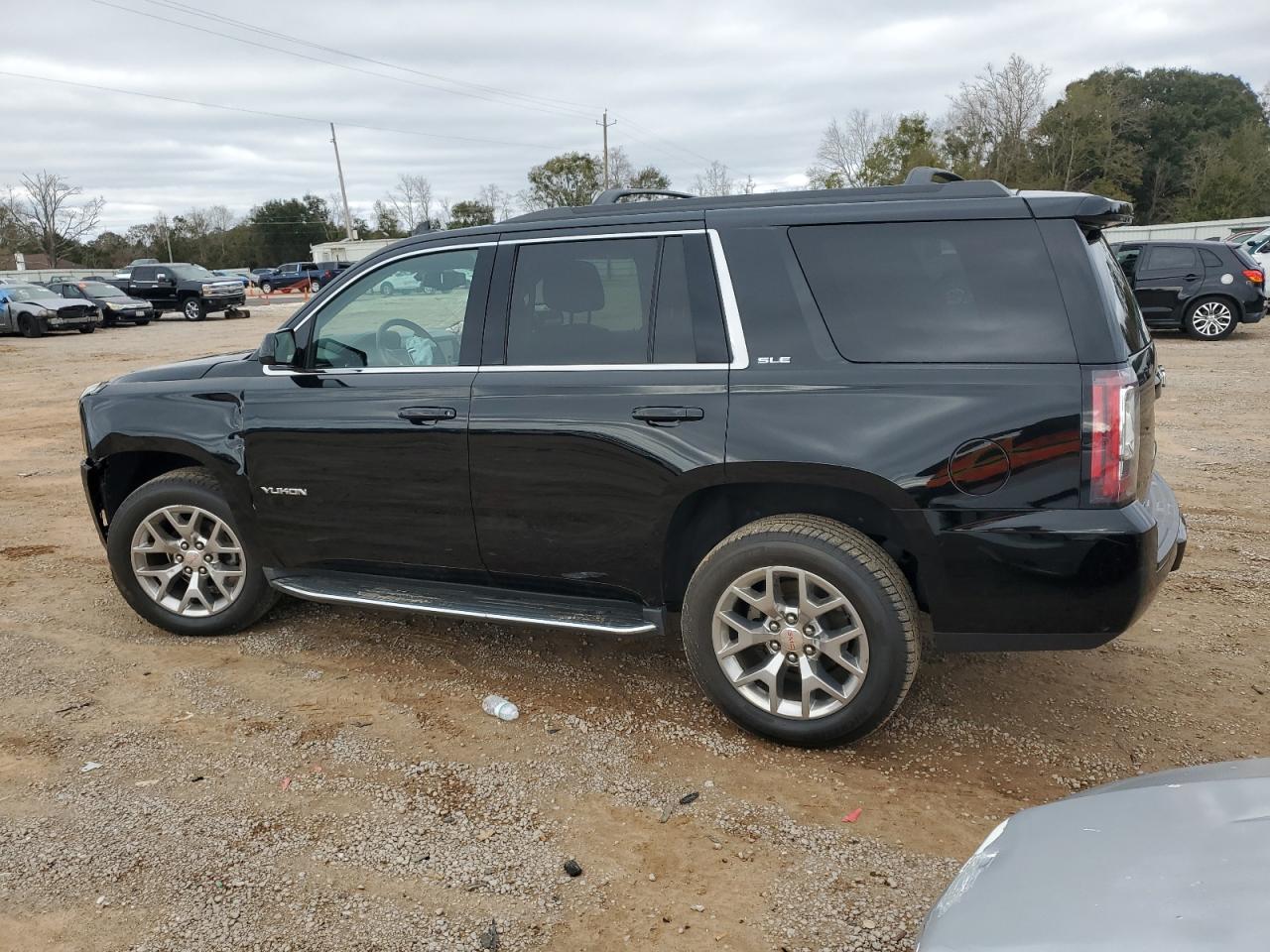 VIN 1GKS1AKC1FR667526 2015 GMC YUKON no.2