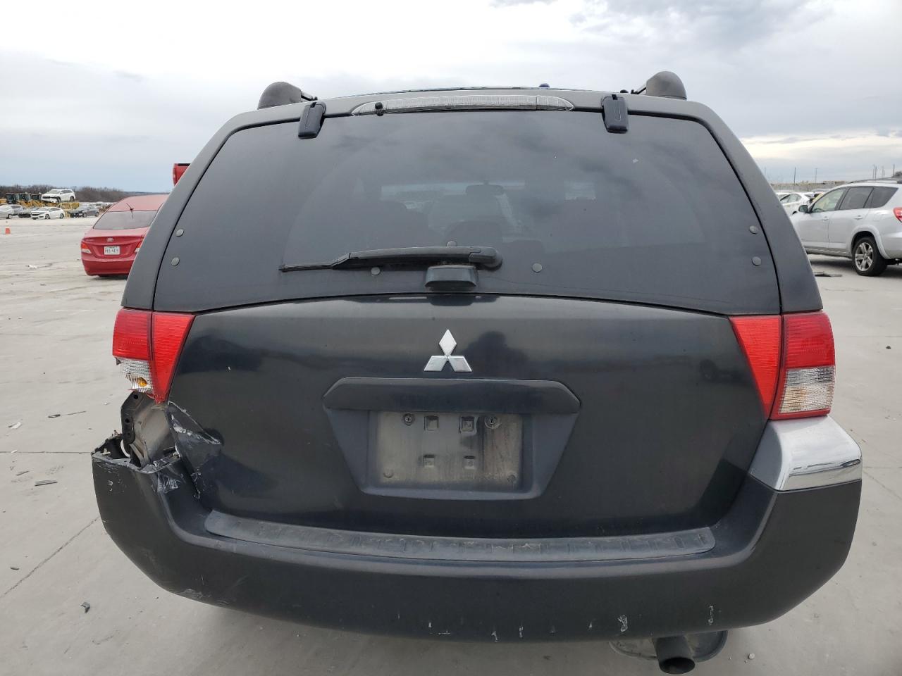 2004 Mitsubishi Endeavor - Image 6