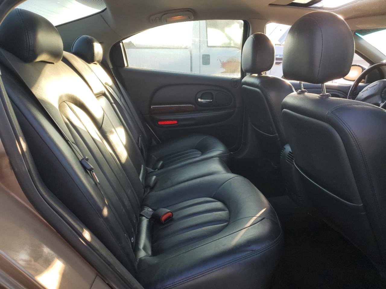 2002 Chrysler 300 - Image 10