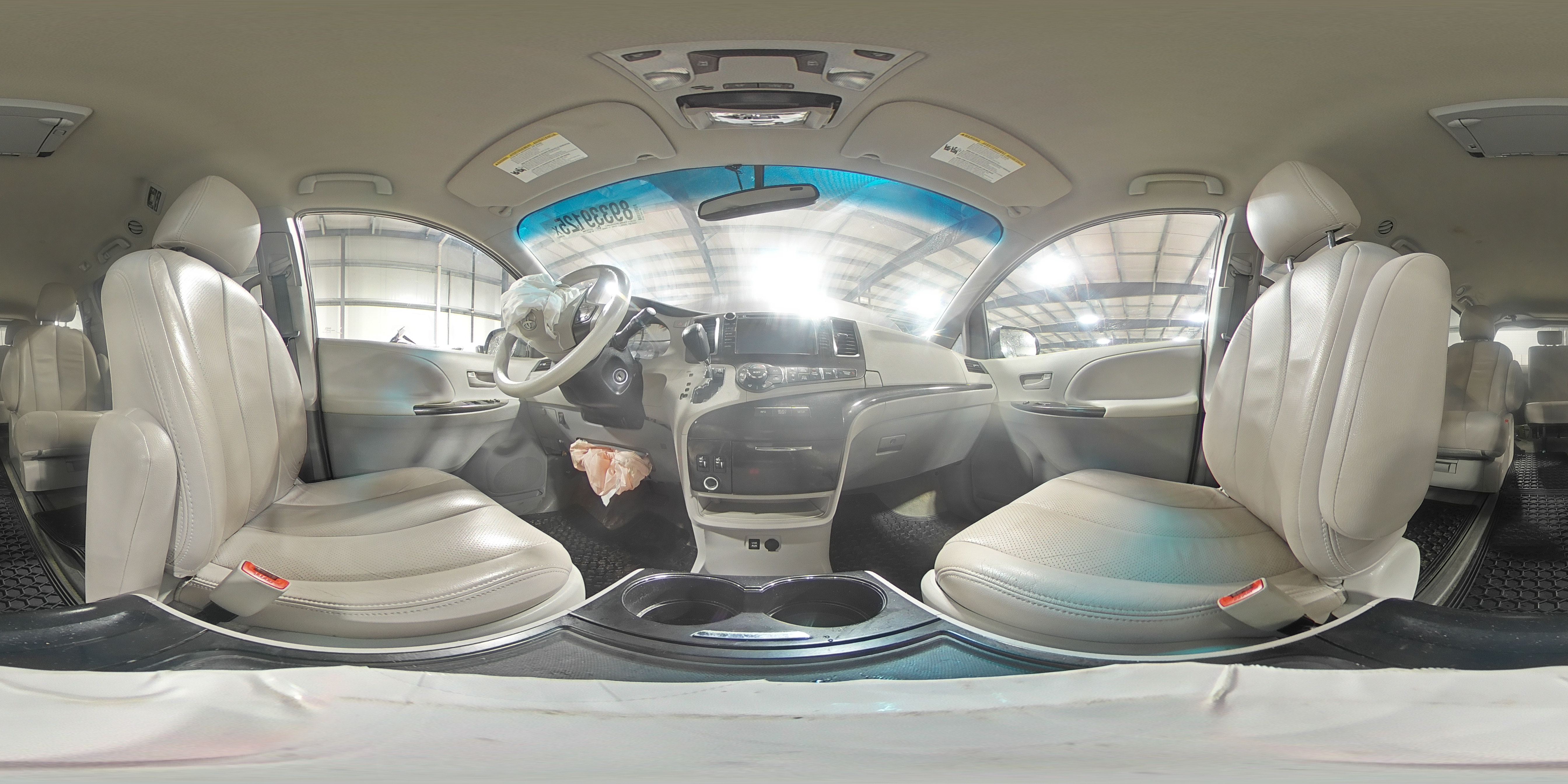 2014 Toyota Sienna - Image 15