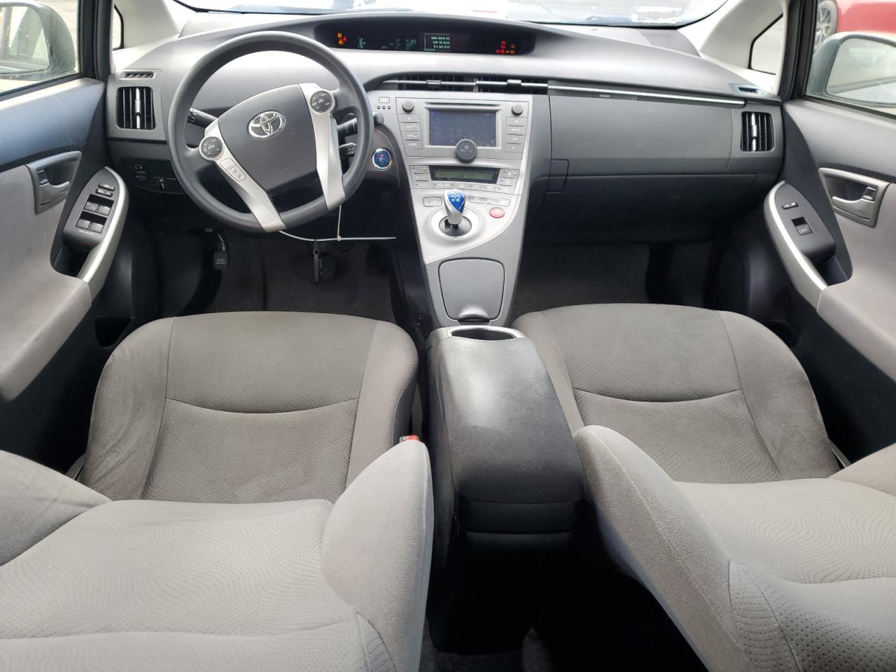 2015 Toyota Prius - Image 8