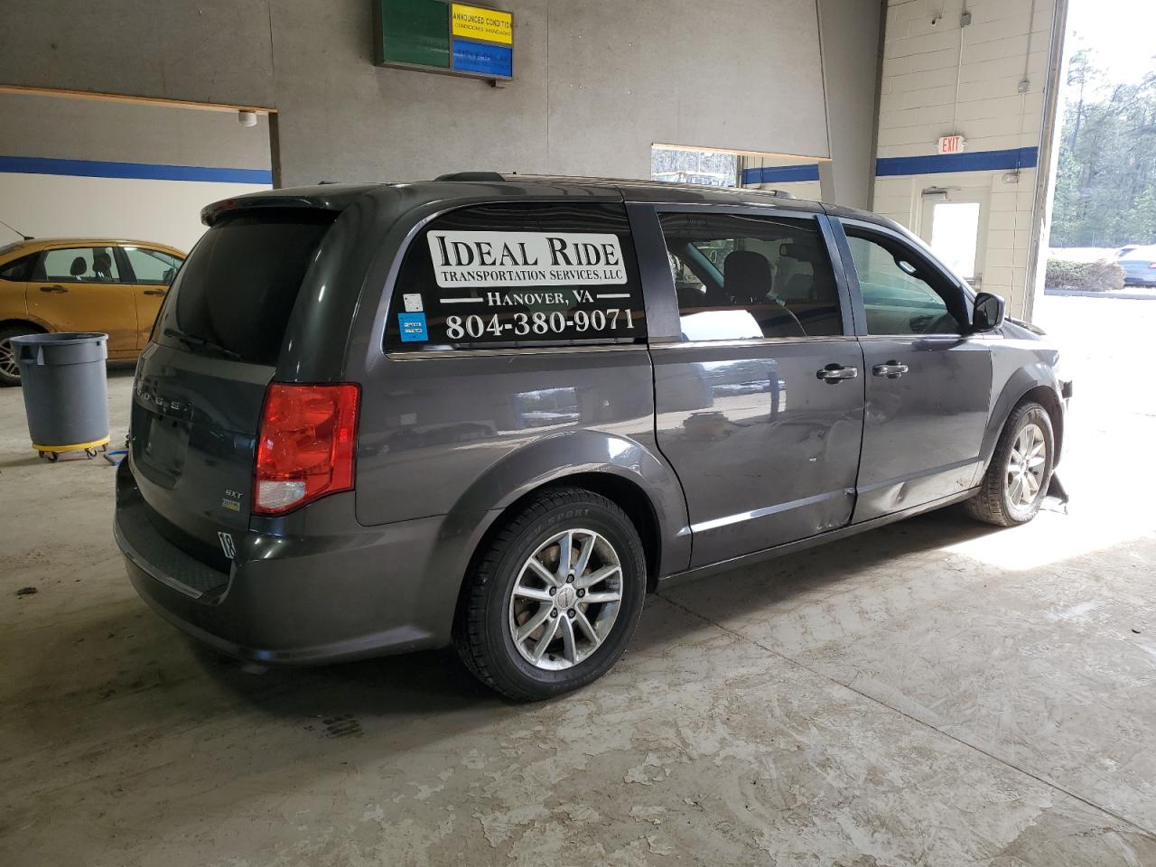 2018 Dodge Caravan - Image 3