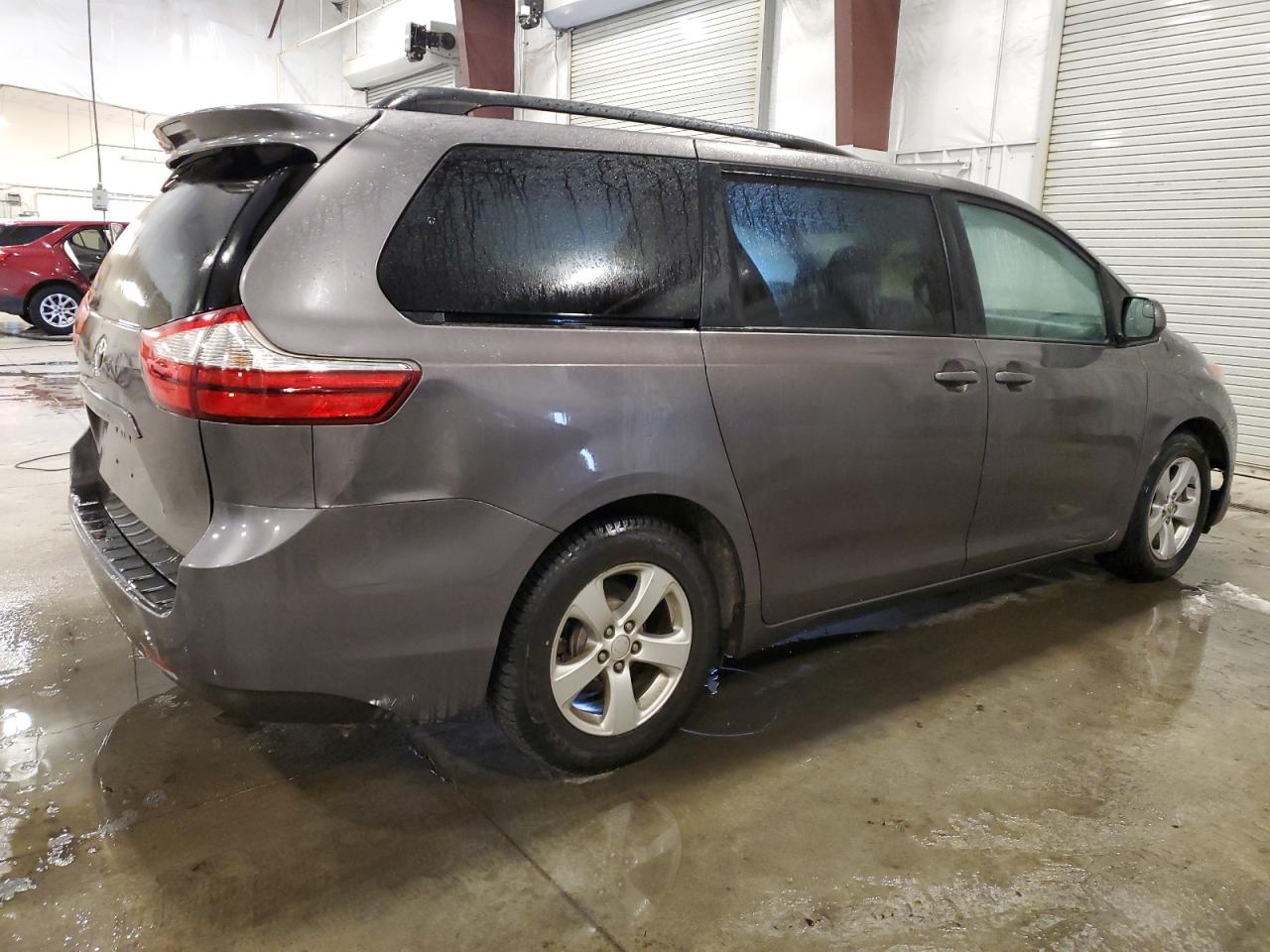 2015 Toyota Sienna - Image 3