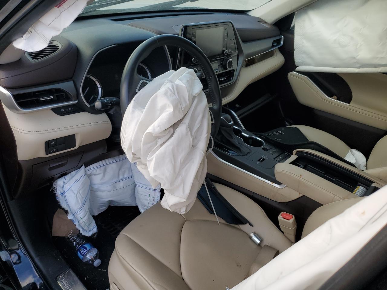 2022 Toyota Highlander - Image 8