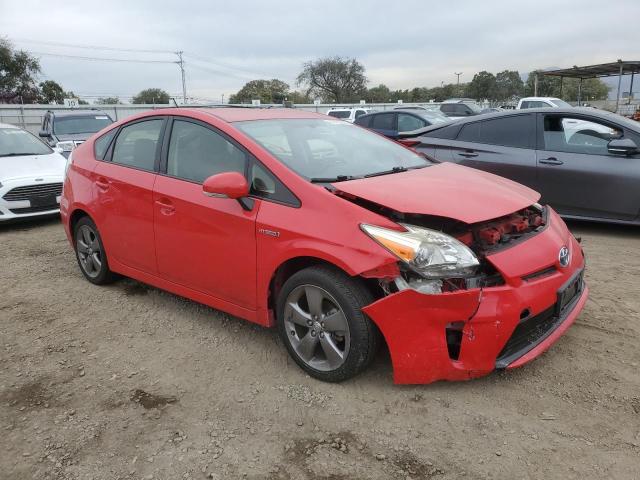 Хэтчбеки TOYOTA PRIUS 2015 Красный