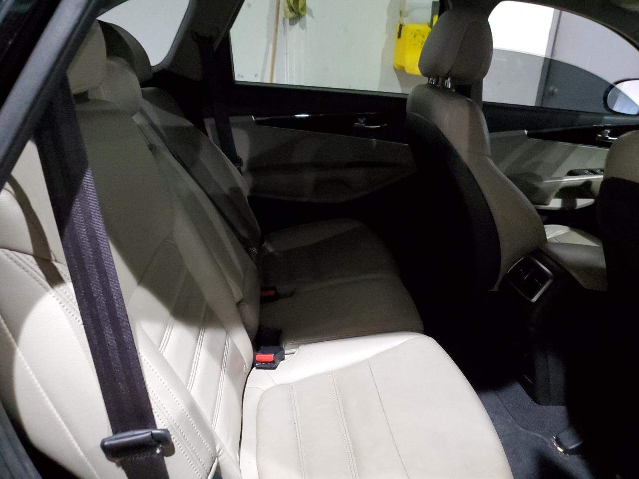 2016 Kia Sorento - Image 11