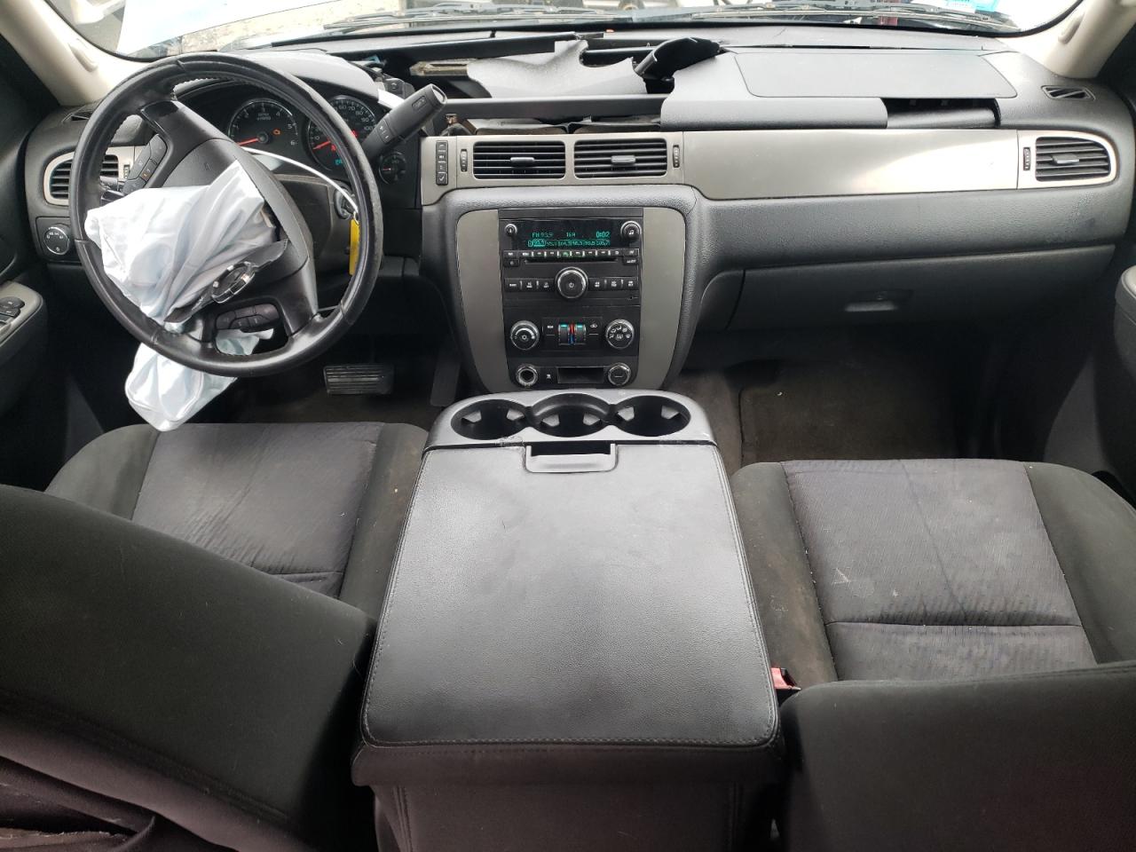 2010 Chevrolet Suburban - Image 8