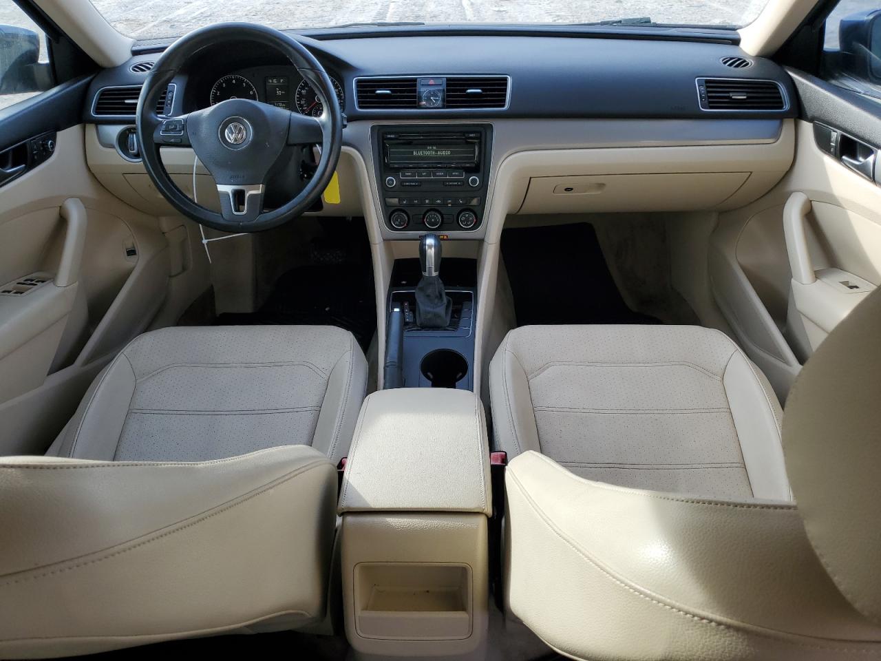 2014 Volkswagen Passat - Image 8