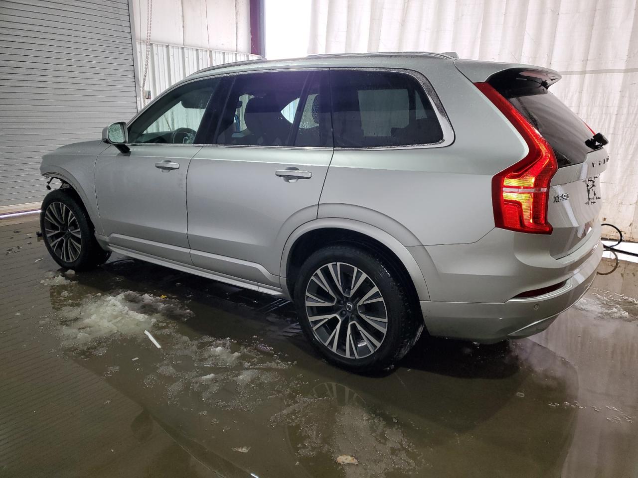 2022 Volvo XC90 - Image 2