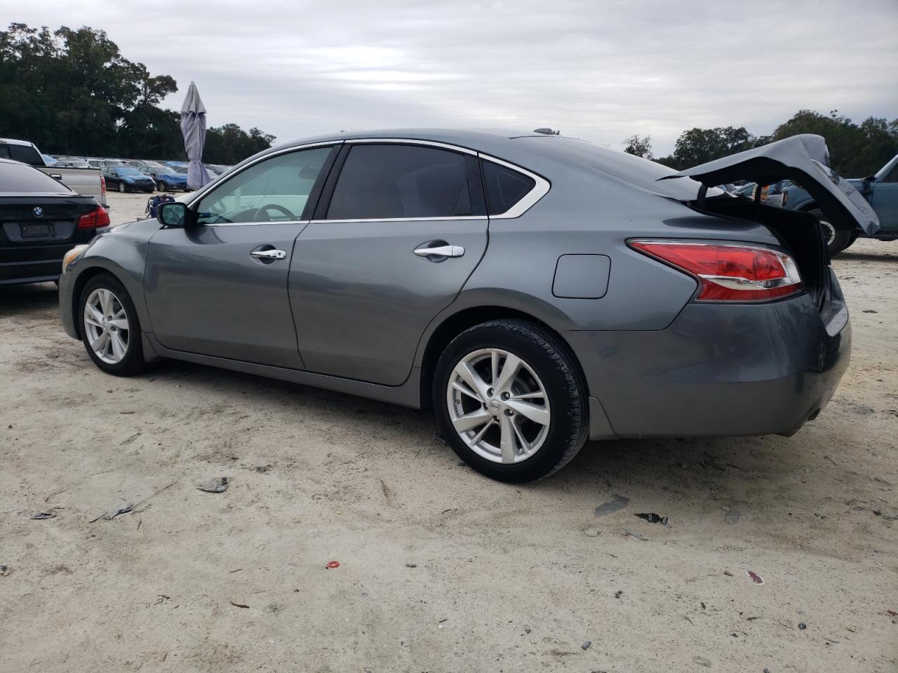2015 Nissan Altima - Image 2