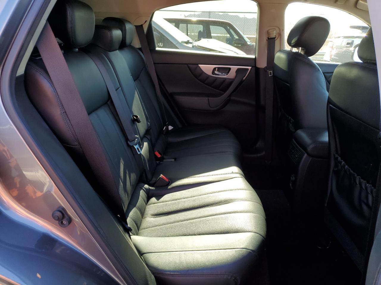 2016 Infiniti QX70 - Image 11