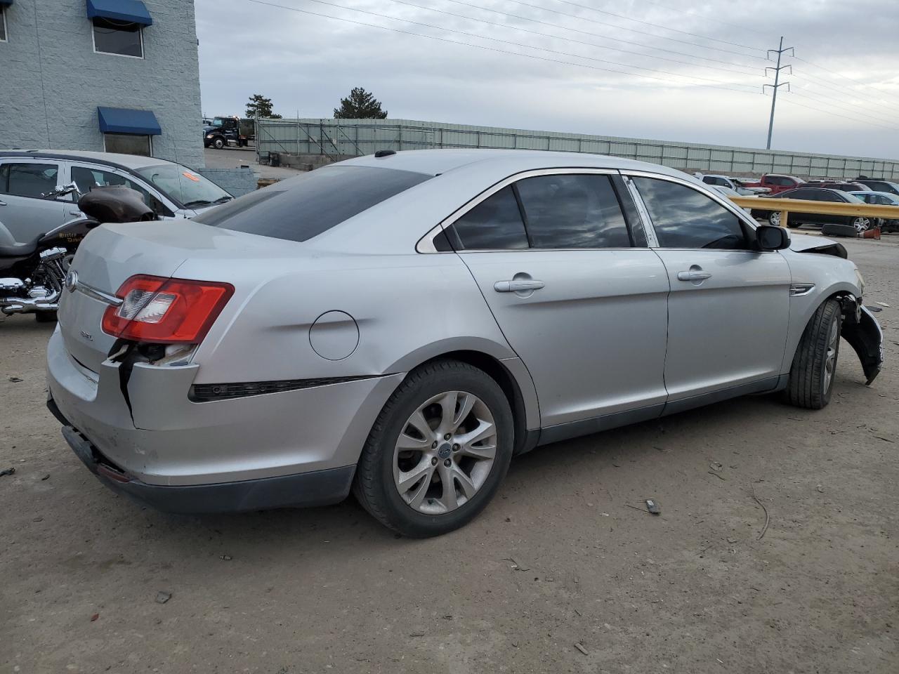 2011 Ford Taurus - Image 3