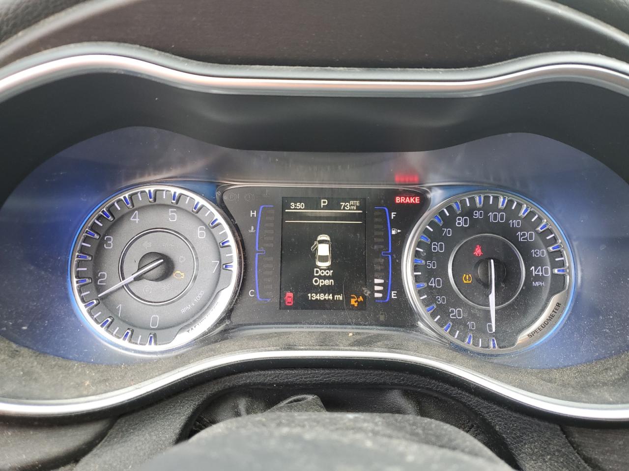 2016 Chrysler 200 - Image 9