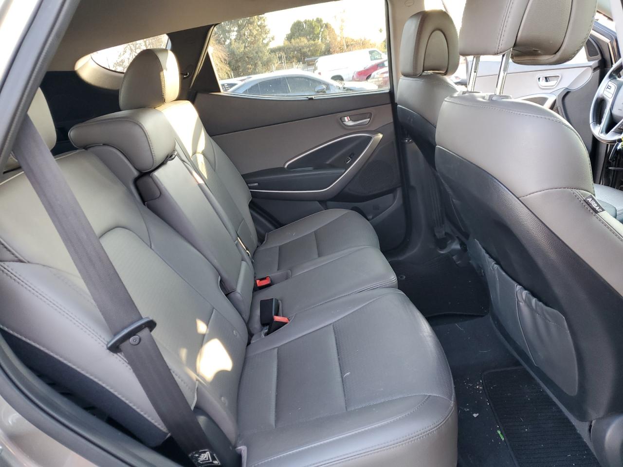 2015 Hyundai Santa Fe - Image 11