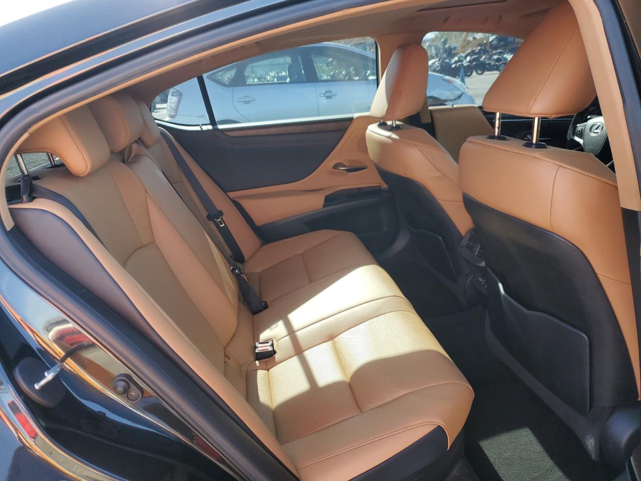 2022 Lexus ES - Image 10