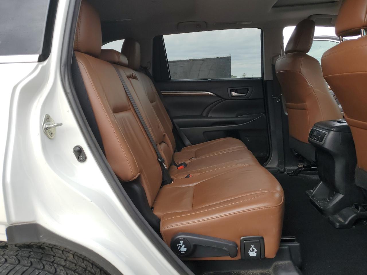 2018 Toyota Highlander - Image 11