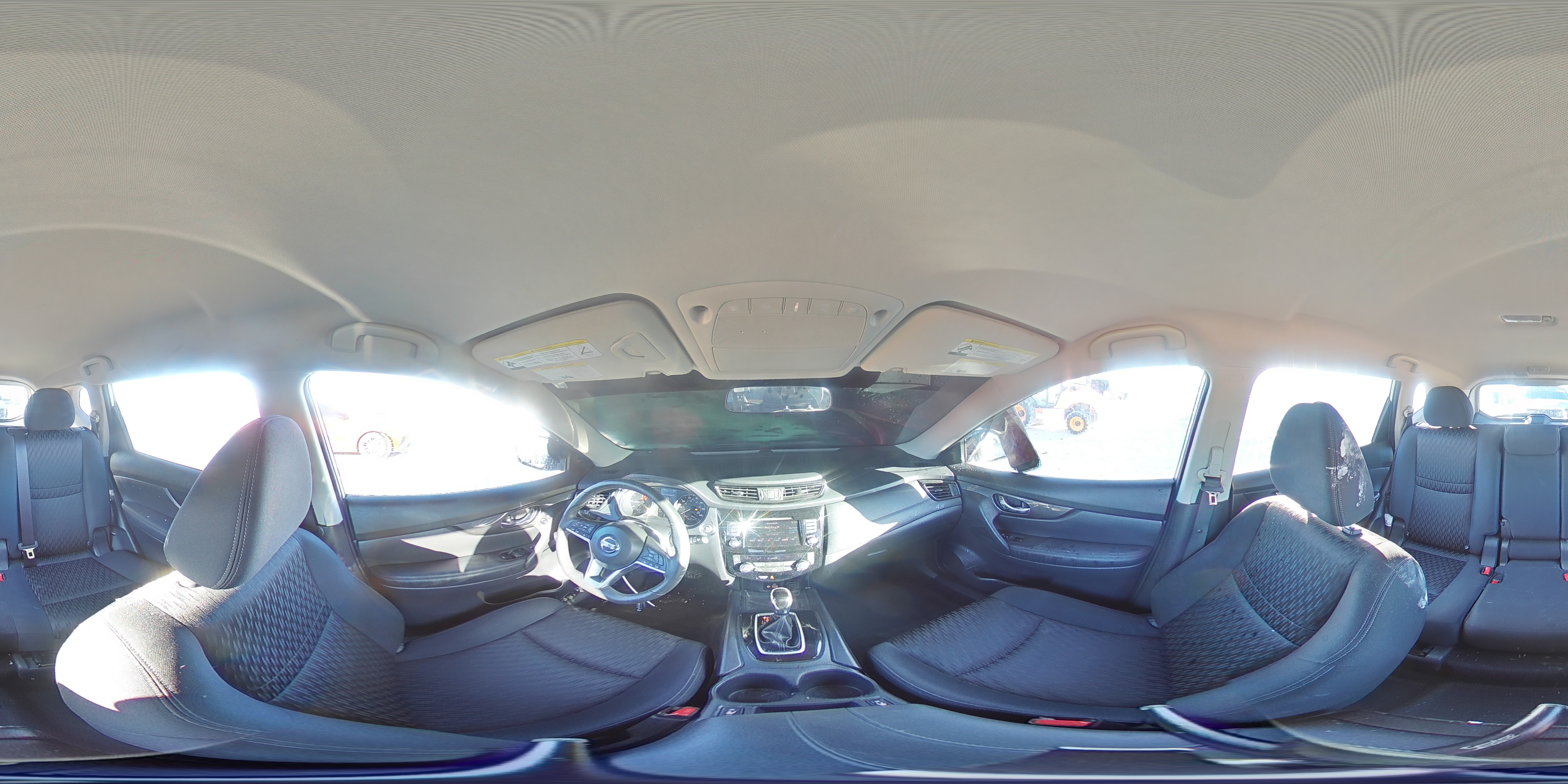 2018 Nissan Rogue - Image 16