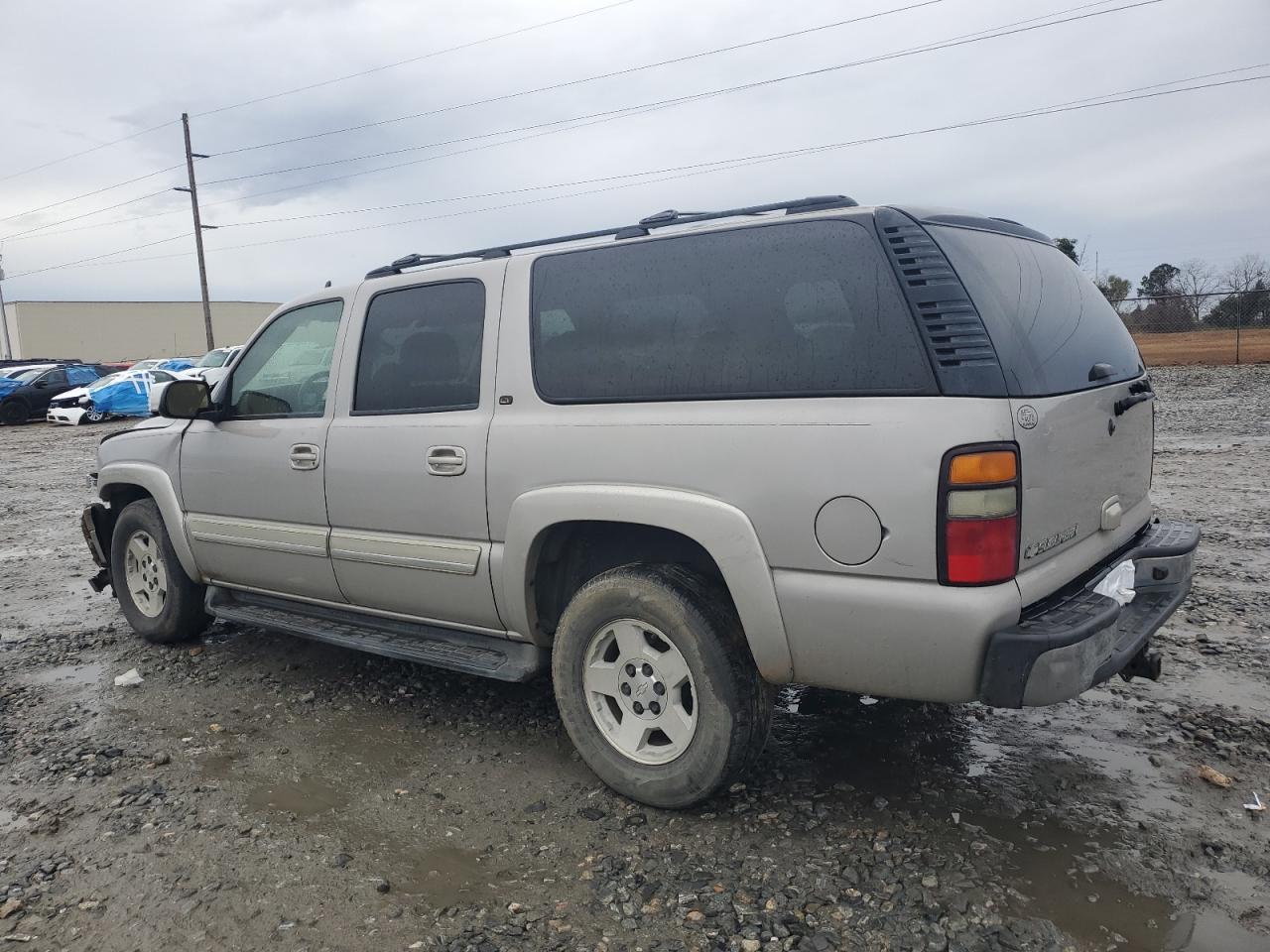 2006 Chevrolet Suburban - Image 2