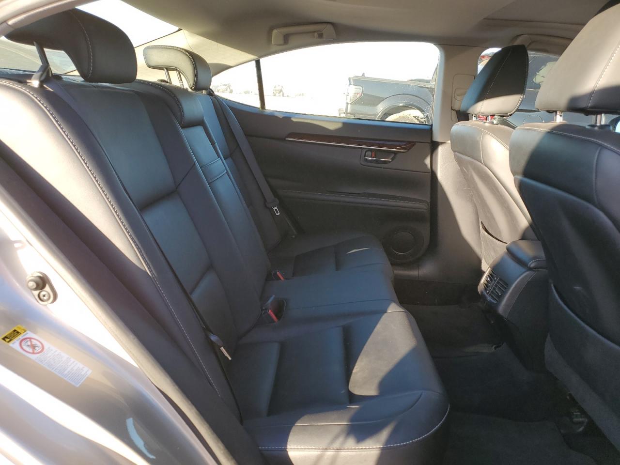 2013 Lexus ES - Image 10