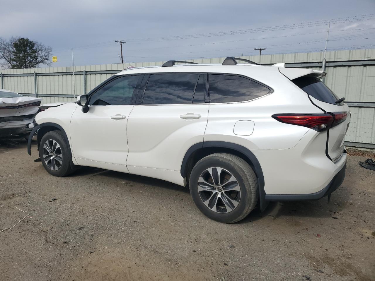 2021 Toyota Highlander - Image 2