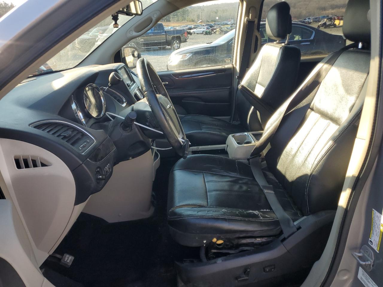 2013 Chrysler Town & Country - Image 7