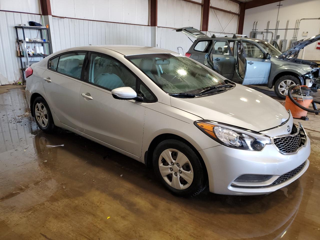 VIN KNAFK4A60F5337727 2015 KIA FORTE no.4