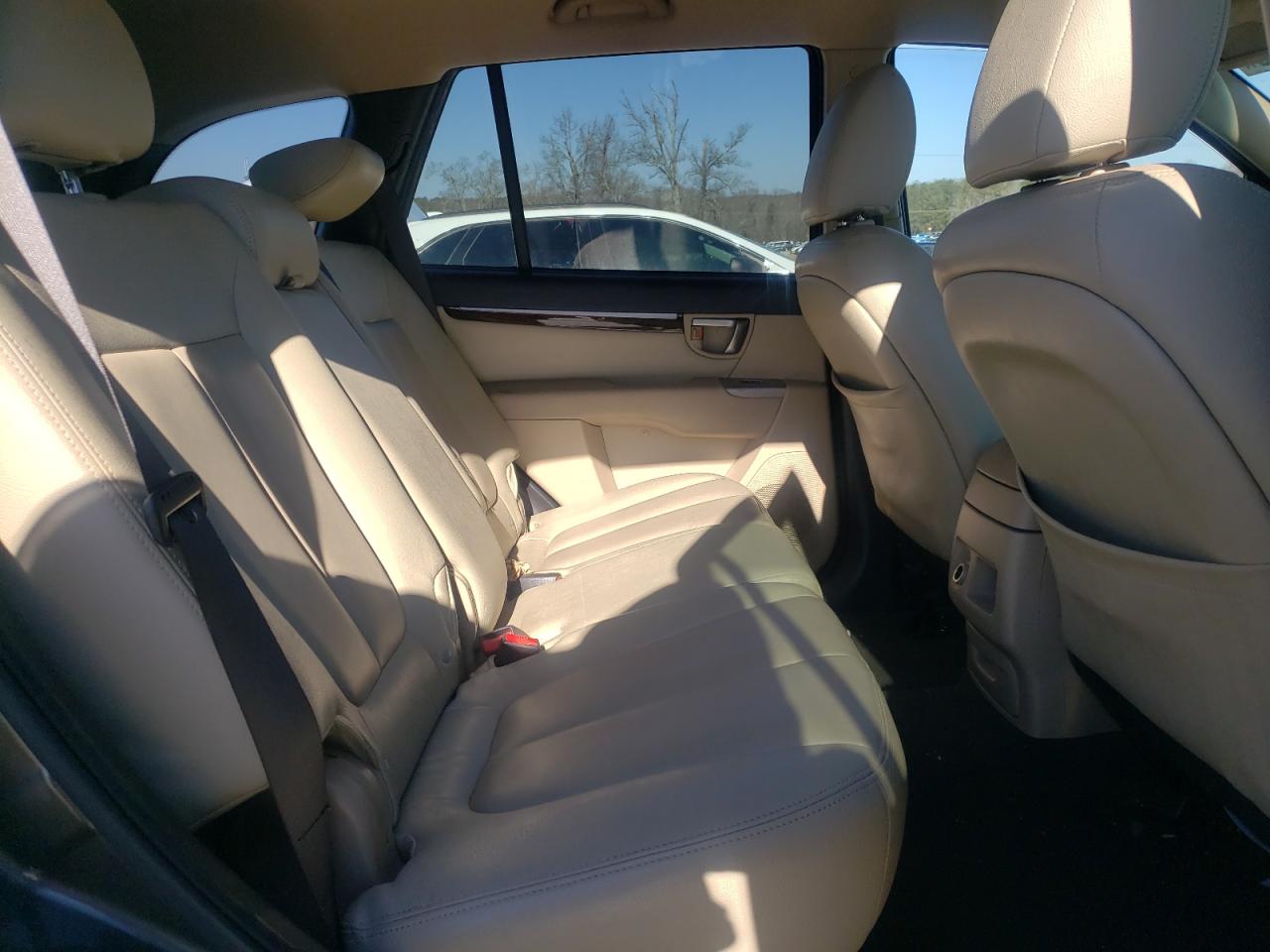 2012 Hyundai Santa Fe - Image 11