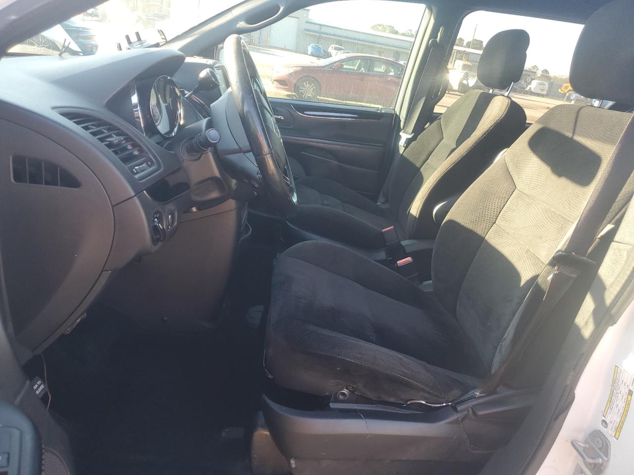 2017 Dodge Caravan - Image 7