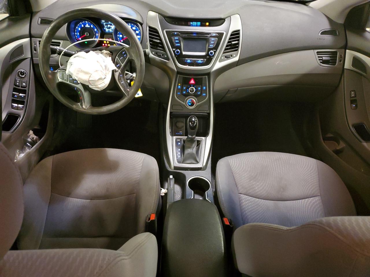 2016 Hyundai Elantra - Image 8