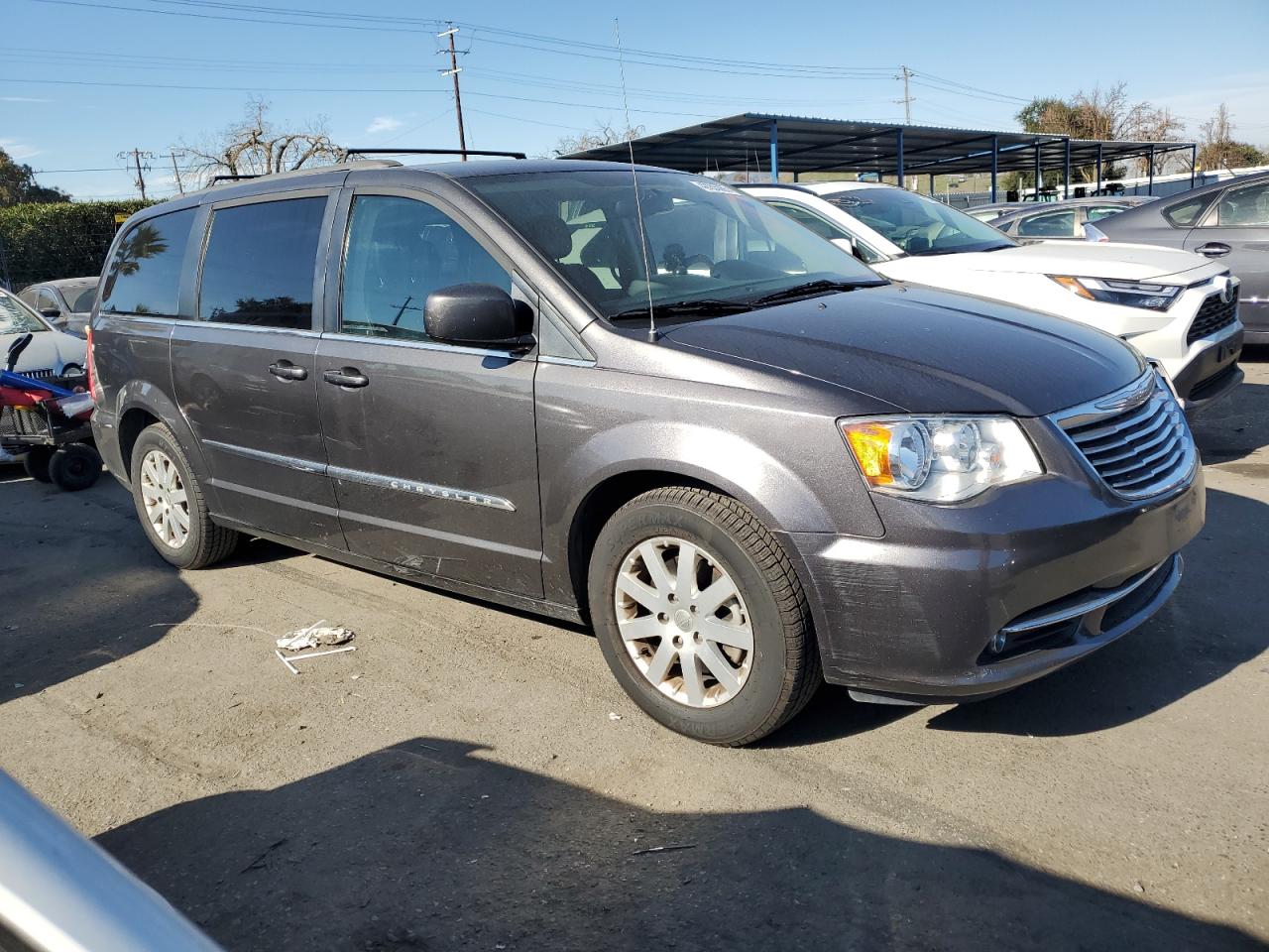 2016 Chrysler Town & Country - Image 4
