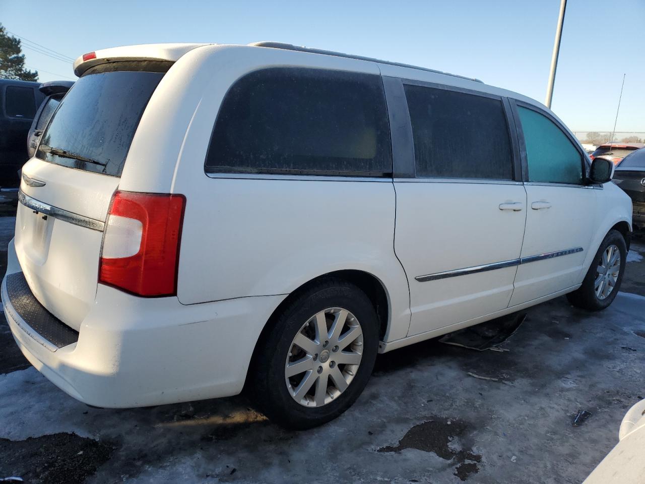 2014 Chrysler Town & Country - Image 3