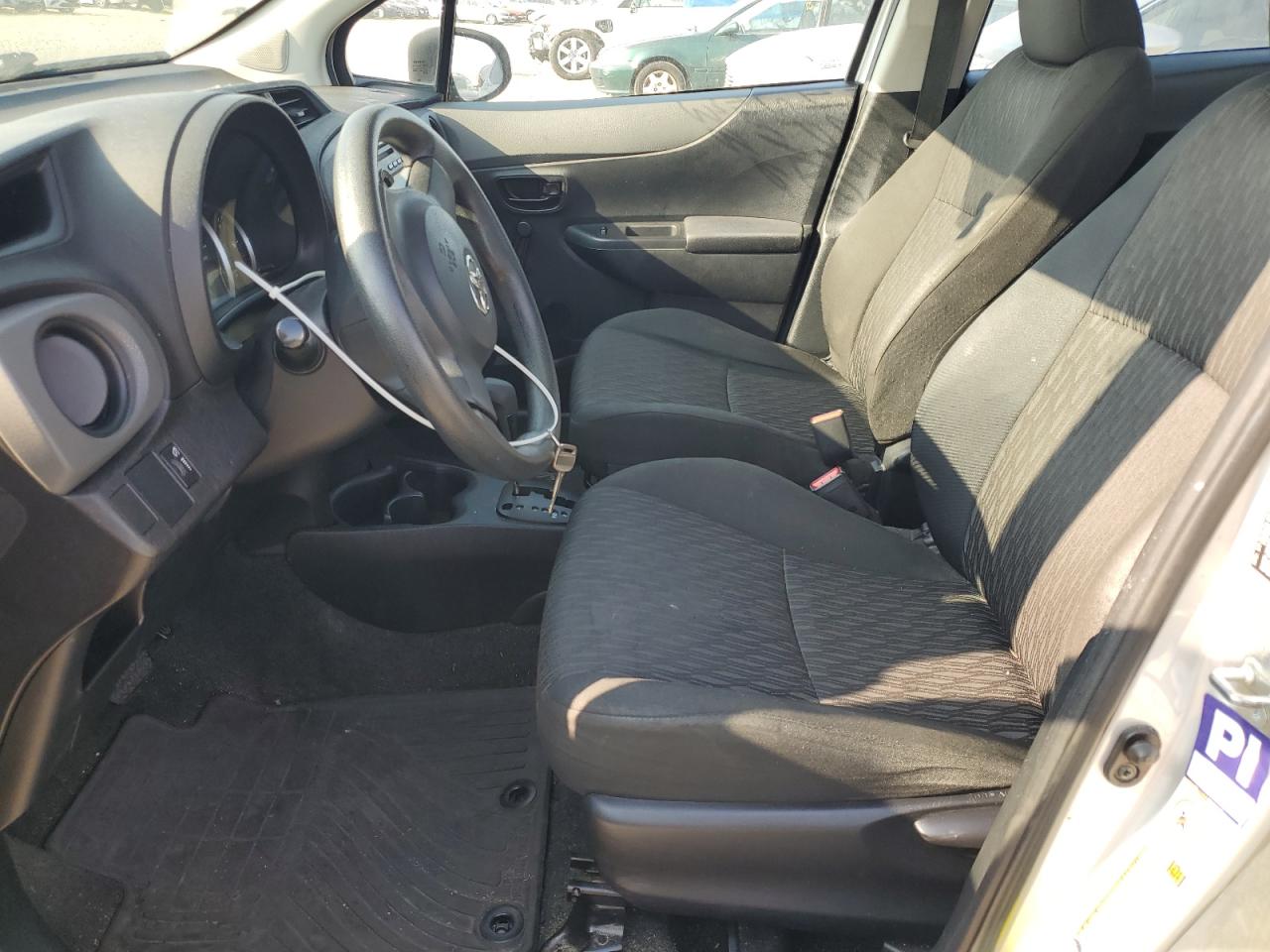 2014 Toyota Yaris - Image 7