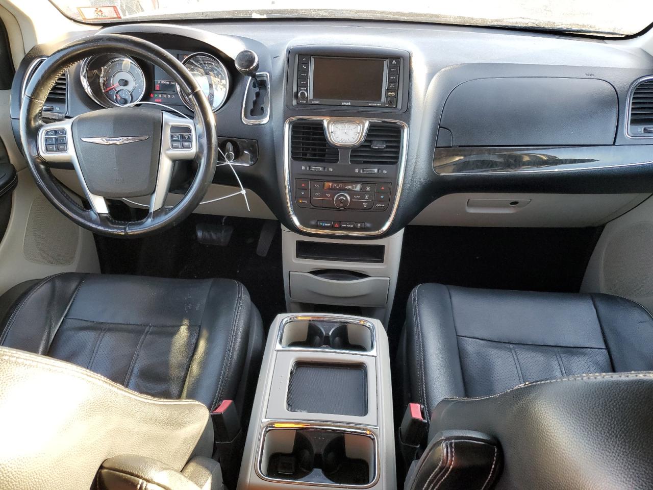2012 Chrysler Town & Country - Image 8